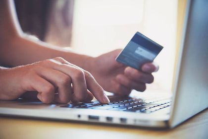 Shopping in an e-shop on a mobile phone